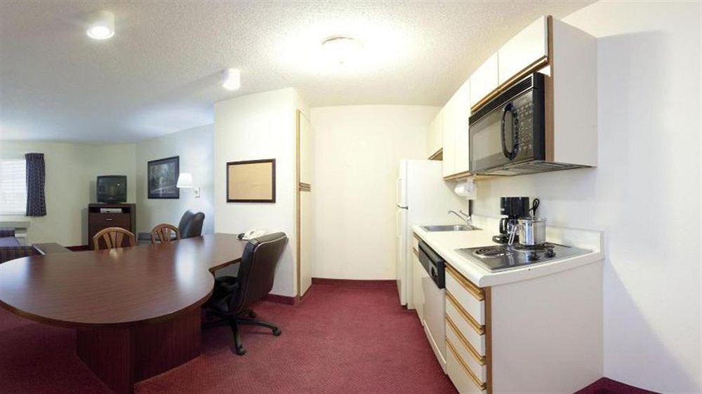 Sonesta Simply Suites Detroit Warren Exterior foto