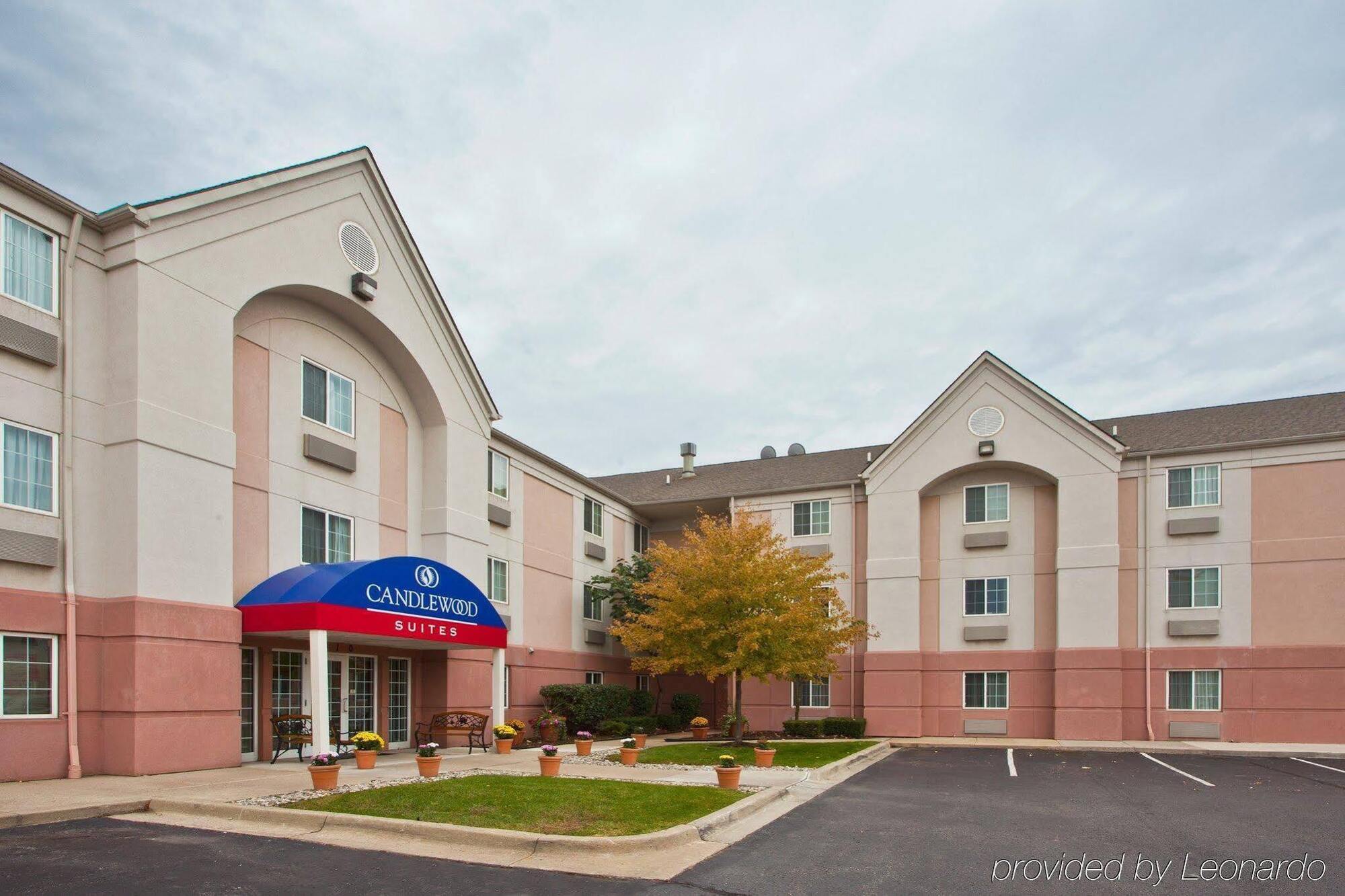 Sonesta Simply Suites Detroit Warren Exterior foto